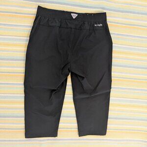 ⭐ Columbia PFG Black cropped capri pants size Medium
